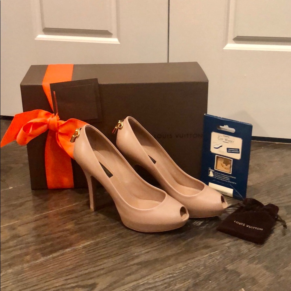 🆕Louis Vuitton Locket Peep Toe Pumps